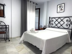 双人房 | 办公桌、遮光窗帘、隔音、婴儿床