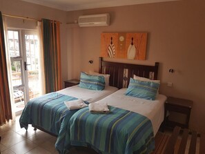 ห้องดับเบิล, วิวสวน | ตู้นิรภัยในห้องพัก, โต๊ะทำงาน, เตารีด/โต๊ะรีดผ้า, Wi-Fi ฟรี