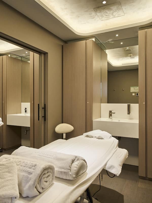 Sauna, hot tub, body treatments, hydrotherapy, body wraps, facials