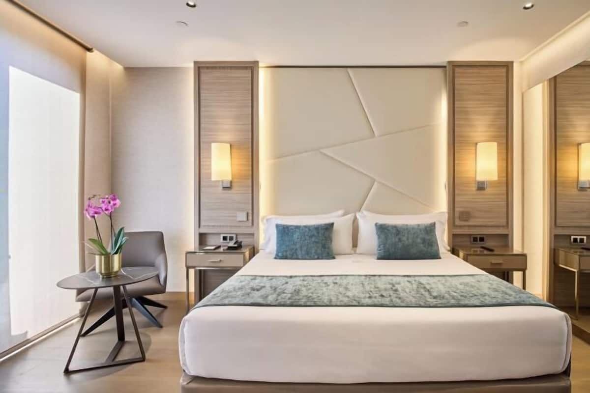 Premium bedding, down duvets, pillow-top beds, minibar