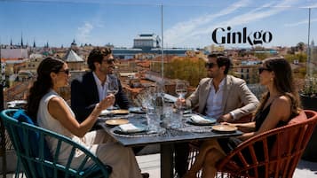 2 restaurants servant le déjeuner, spécialités Cuisine méditerranéenne