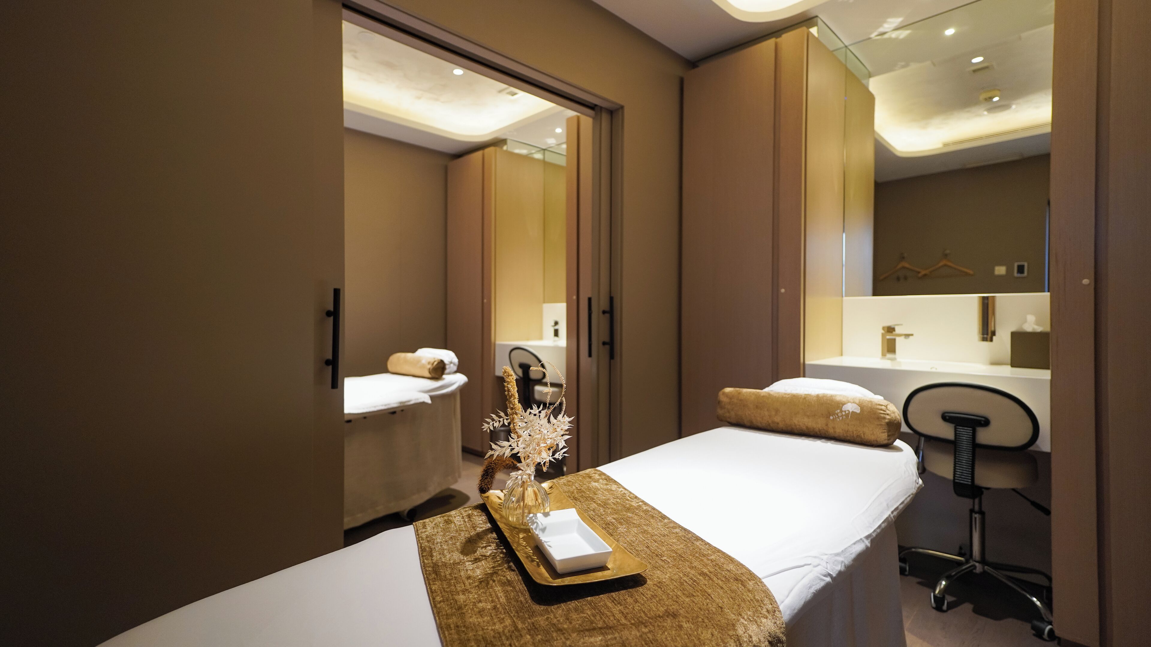 Sauna, bañera de hidromasaje, tratamientos corporales, hidroterapia 