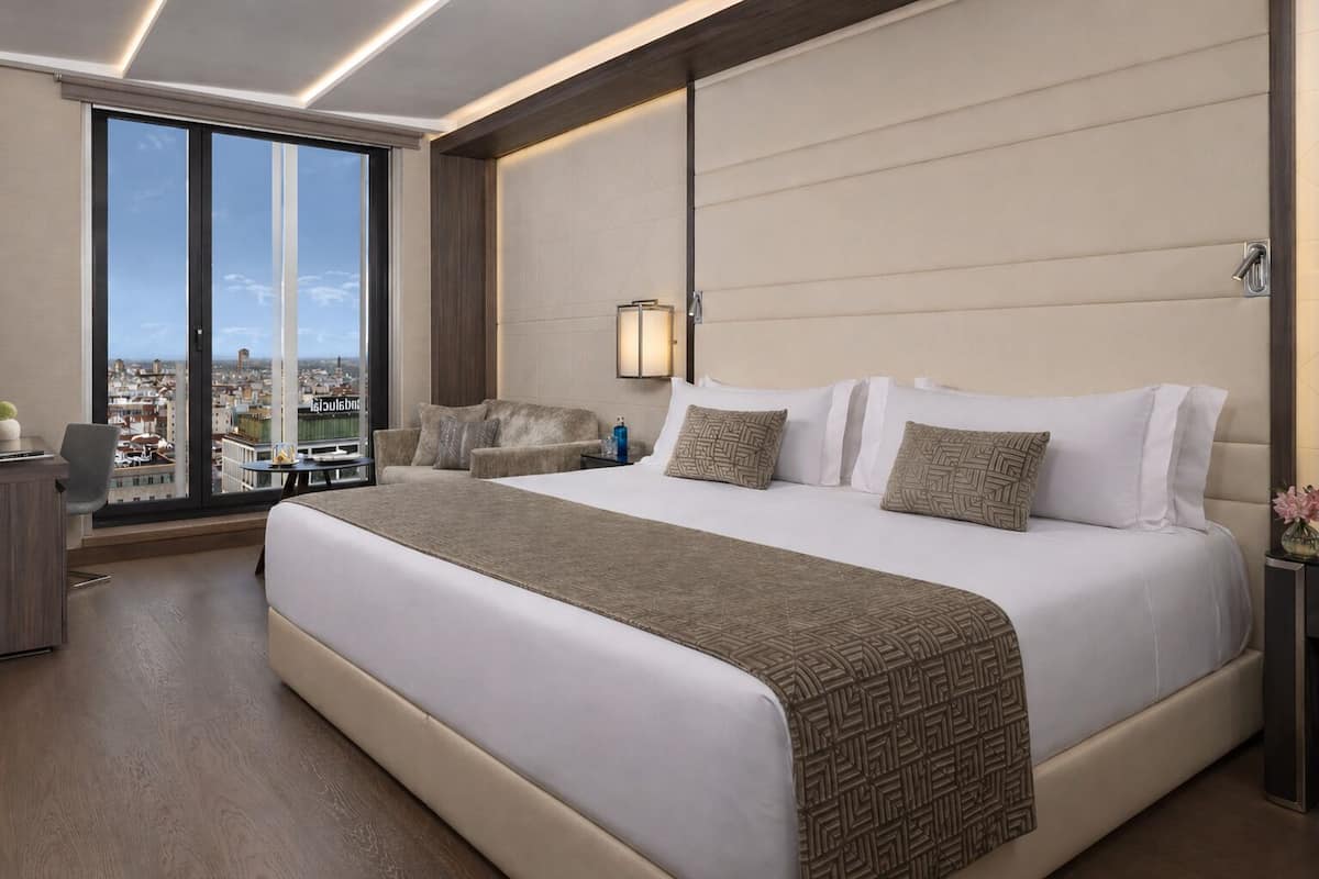 Ropa de cama de alta calidad, edredón, camas con pillow-top y minibar