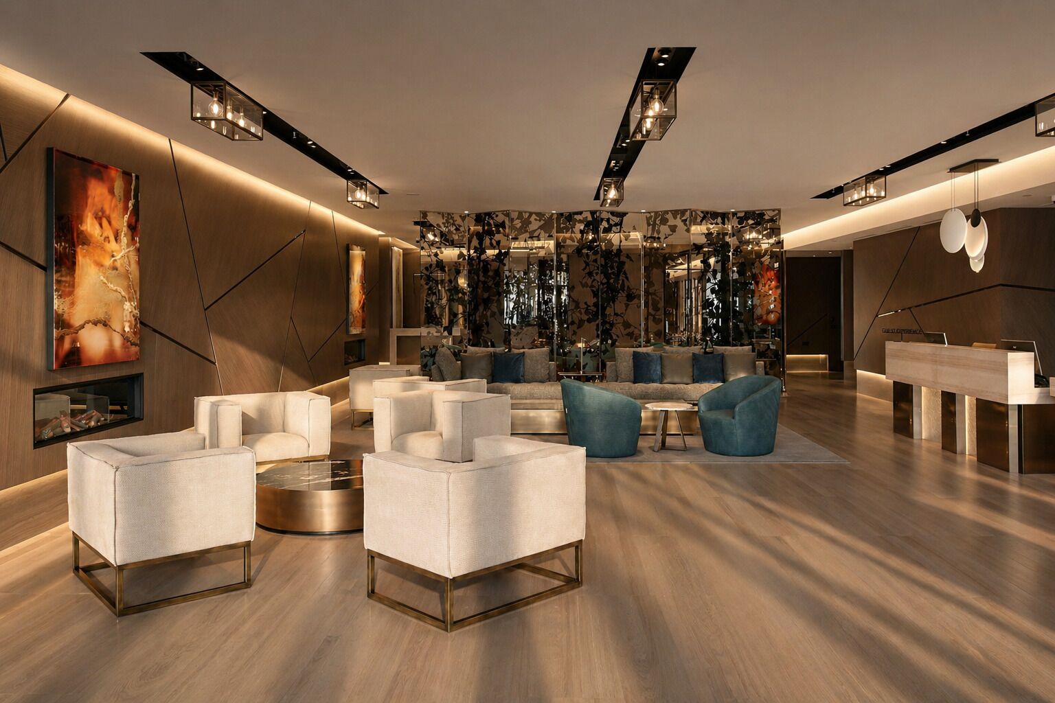 Eine moderne Lobby mit Sofas, einem Empfangstresen und einem großen abstrakten Gemälde.
