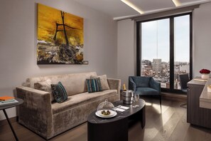 Ylelliset vuodevaatteet, untuvapeitot, pillowtop-patjalliset sängyt