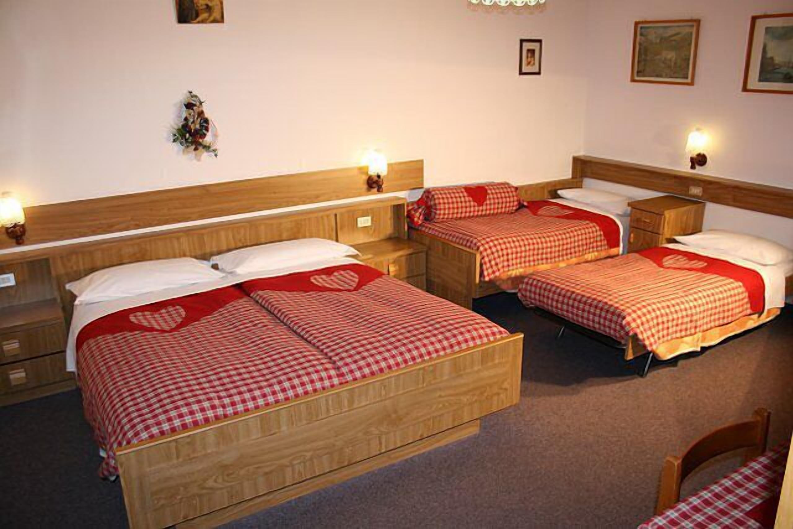 1 bedroom, desk, free wifi, bed sheets