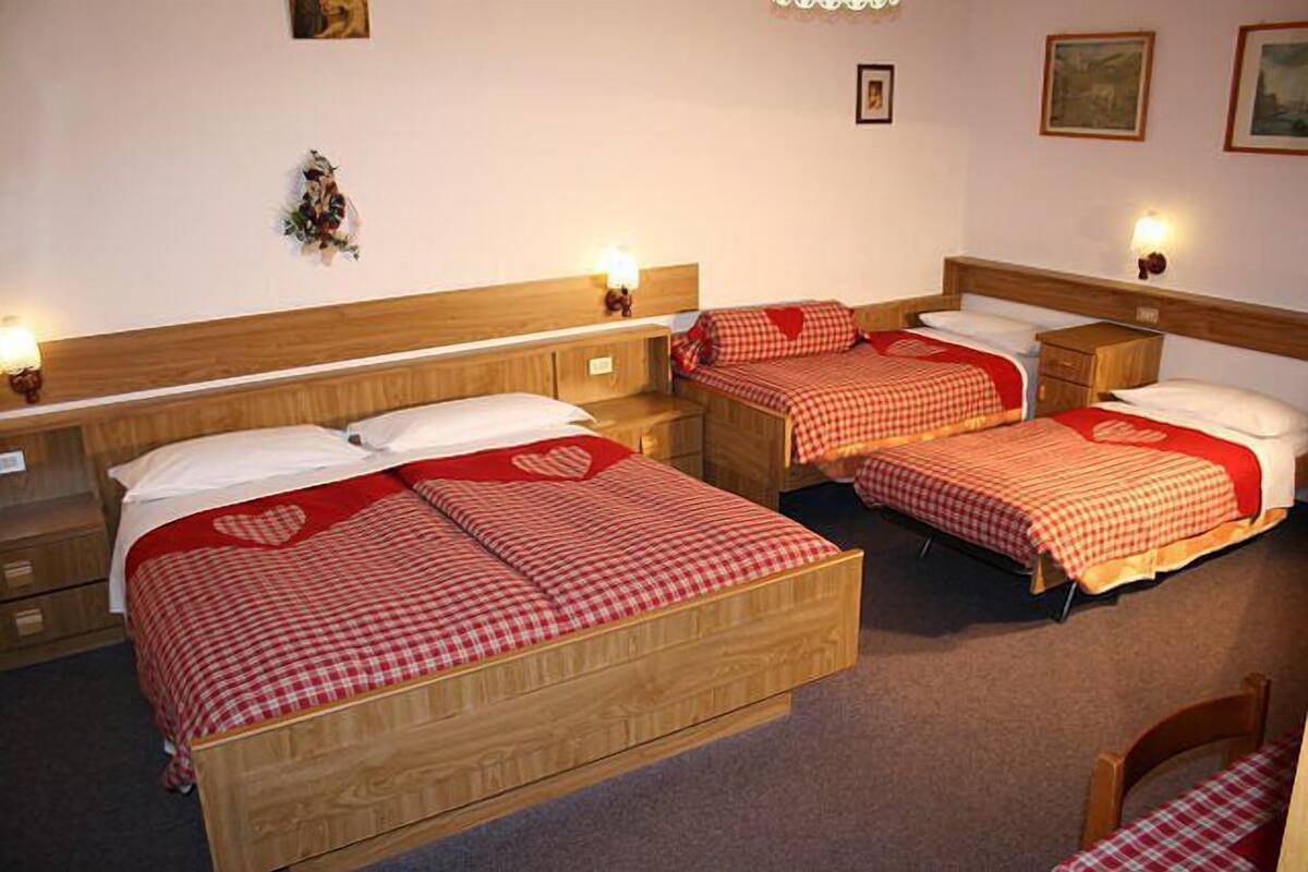 1 bedroom, desk, free wifi, bed sheets