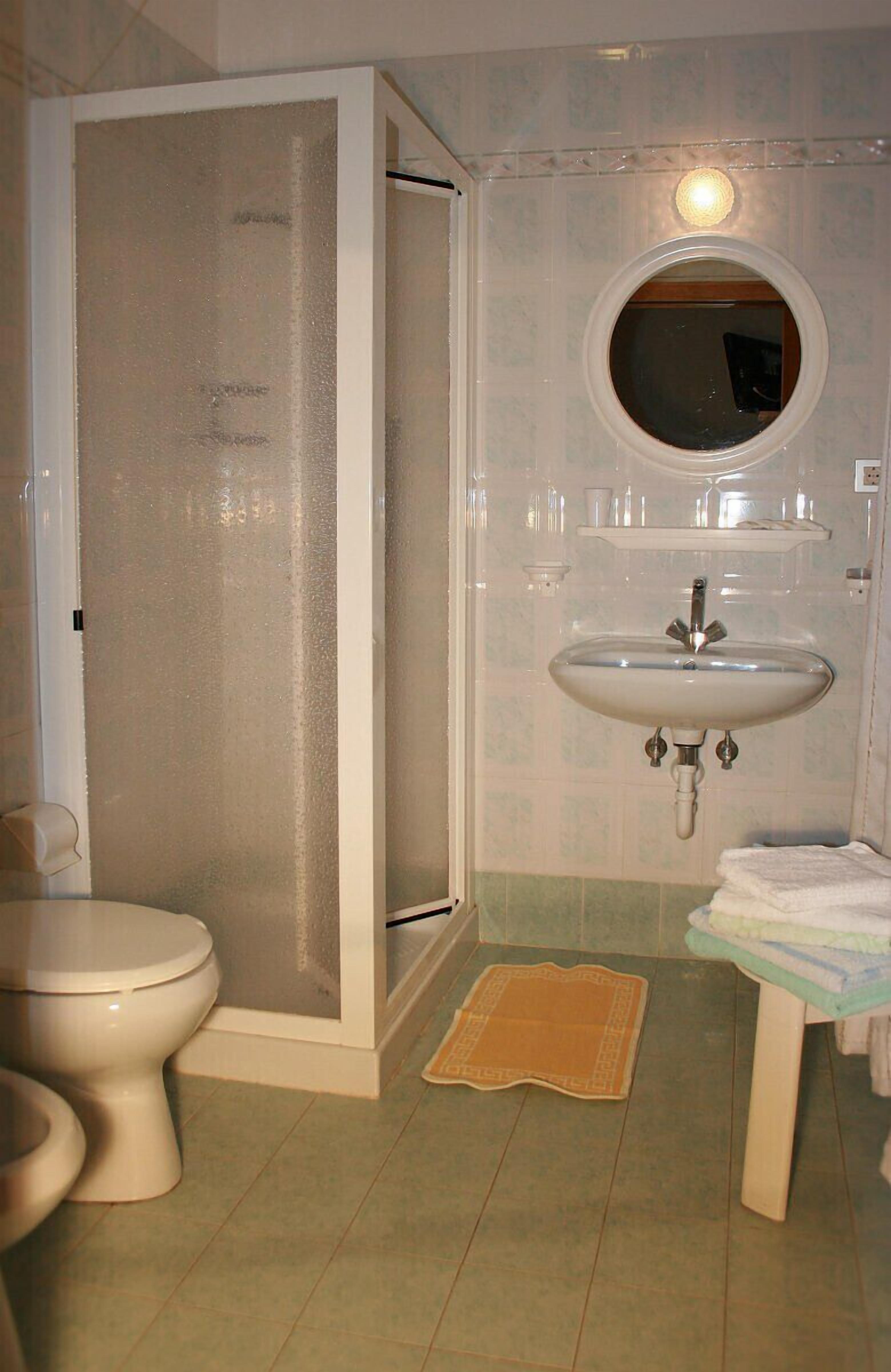 shower, bidet, towels