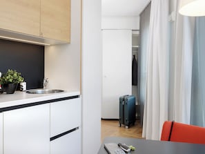 Studio XL | Mörkläggningsgardiner, ljudisolering och strykjärn/strykbräda