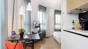 Studio XL | Blackout curtains, soundproofing, iron/ironing board (on request)