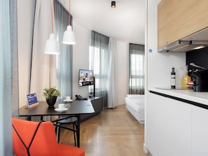 Studio XL | Mörkläggningsgardiner, ljudisolering och strykjärn/strykbräda