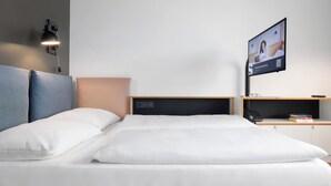 Rideaux occultants, chambres insonorisées, fer et planche à repasser