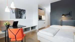 Studio | Verduisterende gordijnen, geluiddichte muren