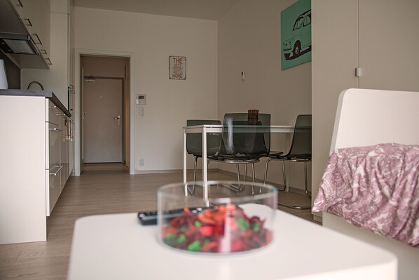 Premium-Apartment, Terrasse, Gartenblick | Wohnbereich | Smart-TV, Netflix