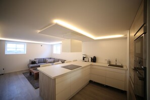 Deluxe Apartment, 3 Bedrooms | Private kitchen