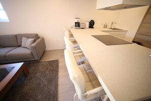 Căn hộ Deluxe, 3 phòng ngủ | Khu vực ăn uống tại phòng