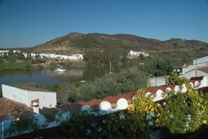 Talo, 2 makuuhuonetta, jokinäköala | Näkymä huoneesta