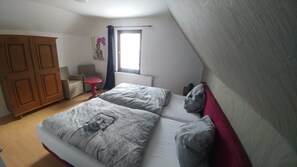 House, 2 Bedrooms, Balcony | 2 bedrooms, soundproofing, free WiFi - Ferienwohnung Nemo (Winterberg)