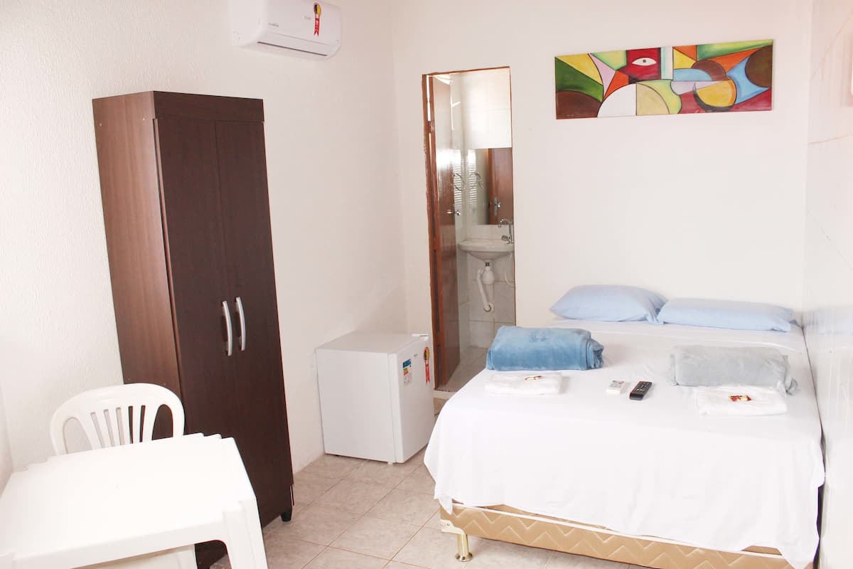 Standard Suite, 1 Double Bed | Minibar, blackout drapes, iron/ironing board (on request), WiFi (free)