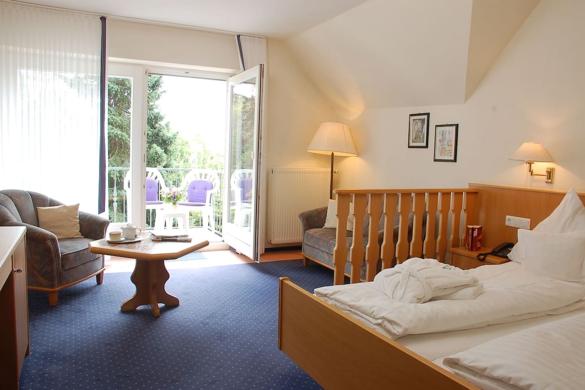 Premium Double Room | In-room safe, desk, cribs (surcharge), WiFi (free)