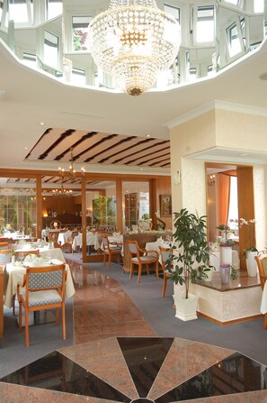 S'hi serveixen dinars, sopars i plats de cuina local i internacional 