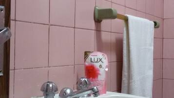 Quarto standard | Pia do banheiro