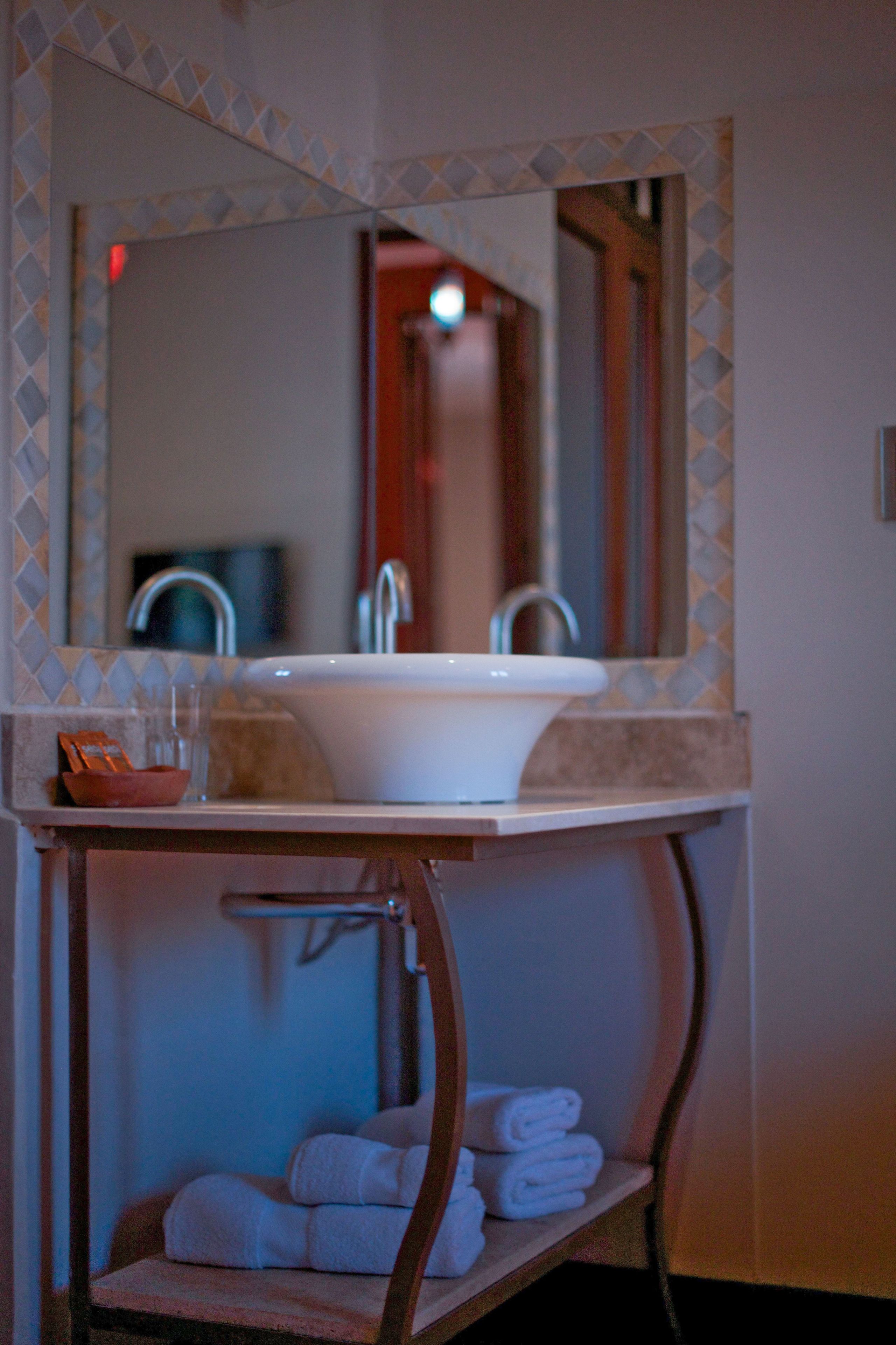 luxury suite, 1 bedroom | bathroom | shower, free toiletries, hair dryer, towels