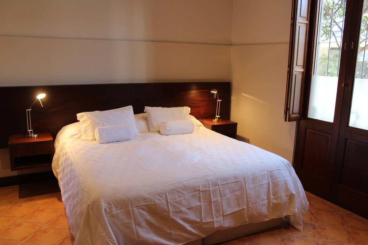 Free minibar items, in-room safe, blackout curtains, soundproofing