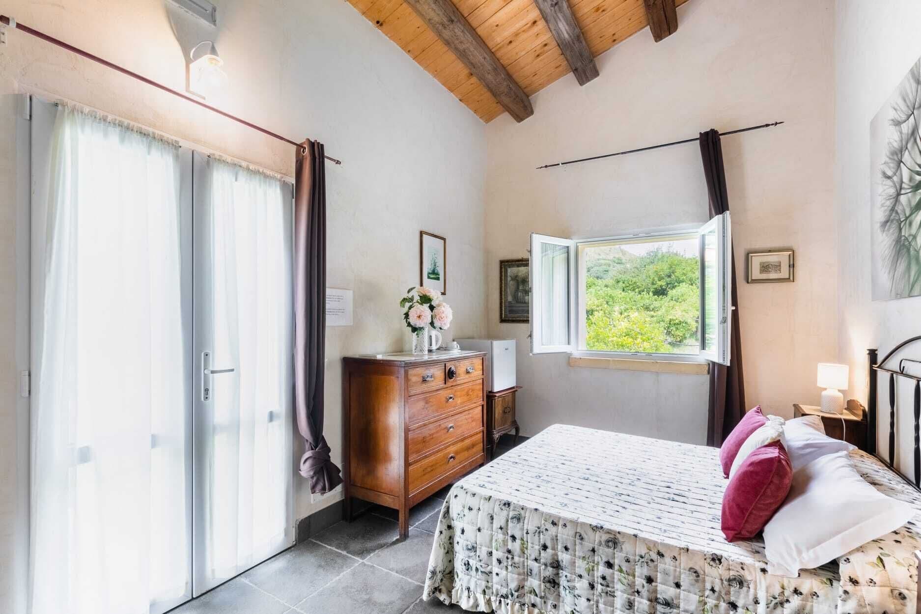 Minibar, caja fuerte, decoración individual y mobiliario individual