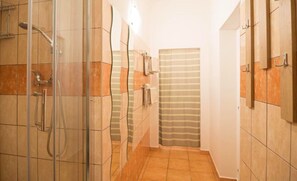 Comfort Apartment, 2 Bedrooms, Garden Area | Bathroom