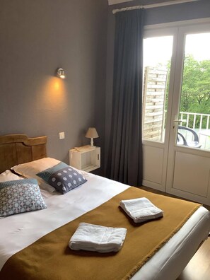 Economy Double Room, 1 Double Bed, Balcony, Garden View | Desk, blackout curtains, free WiFi, bed sheets - Logis Hôtel La Borie (Saint-Genies)