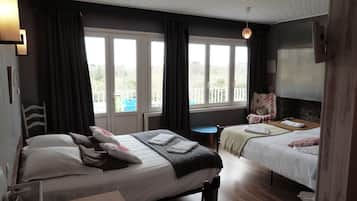 Comfort Quadruple Room, Non Smoking | Desk, blackout drapes, free WiFi, bed sheets