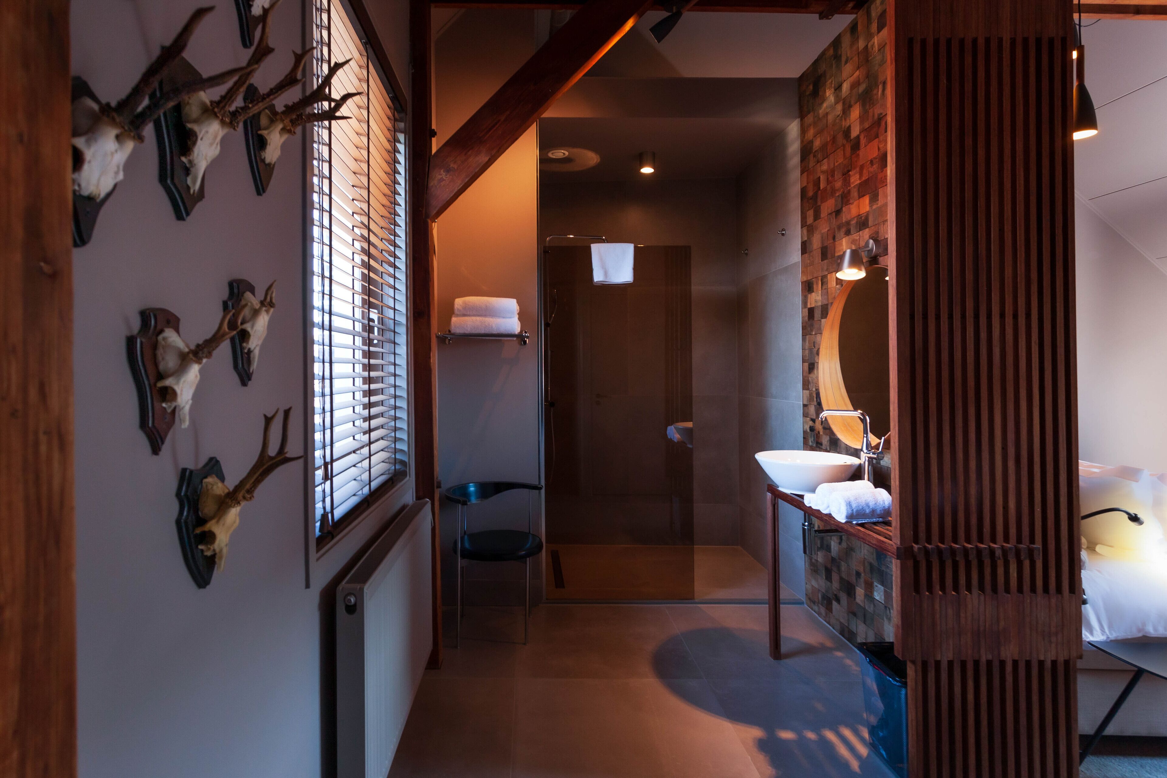 comfort double room, 1 king bed, private bathroom | premium bedding, pillow-top beds, minibar, in-room safe