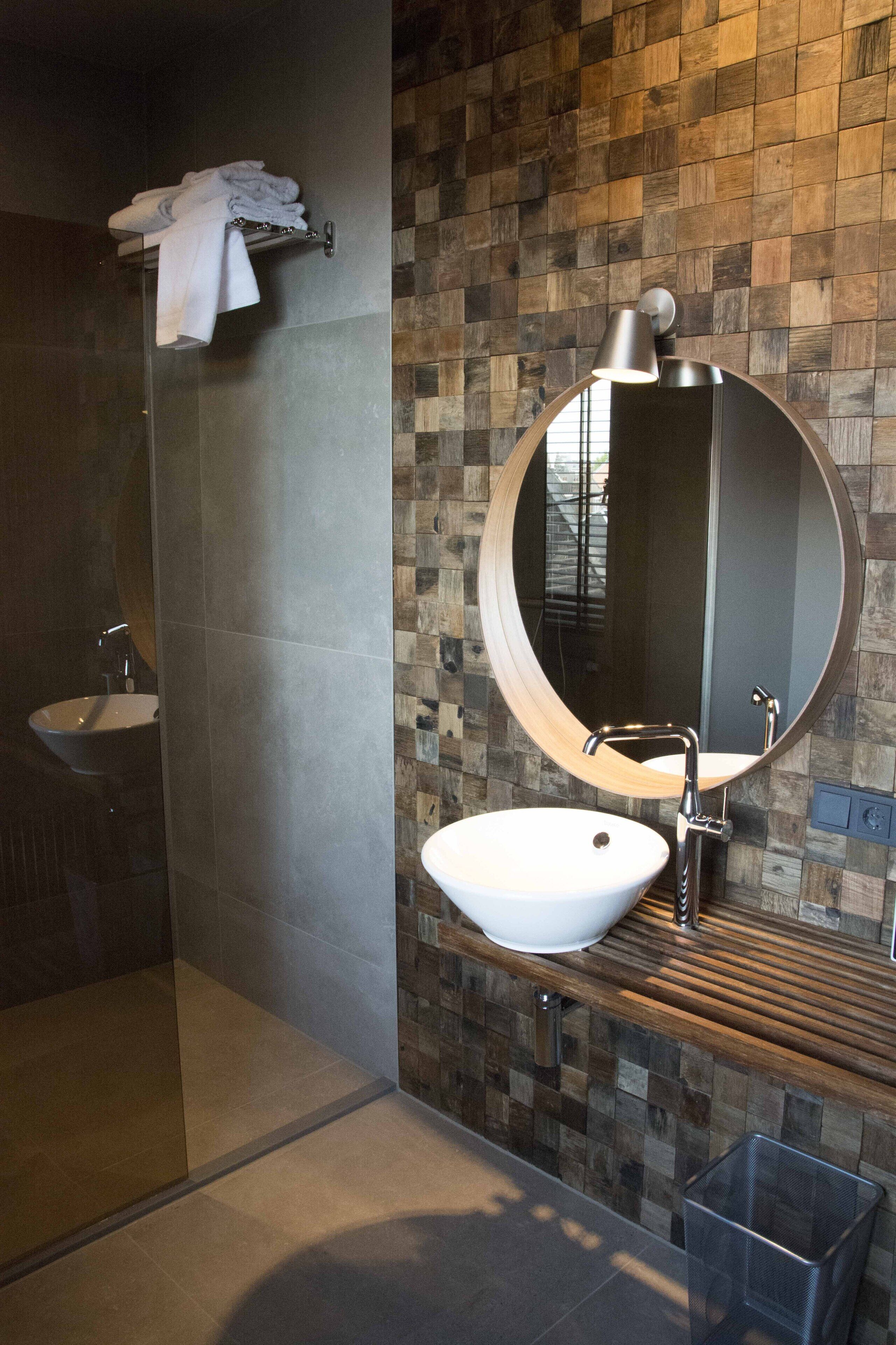 comfort double room, 1 king bed, private bathroom | premium bedding, pillow-top beds, minibar, in-room safe