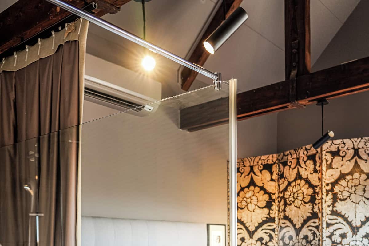 Comfort dubbelrum - 1 kingsize-säng - privat badrum | Sängtillbehör av högsta kvalitet, bäddmadrasser och minibar