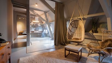 Suite Royale, 1 trĂšs grand lit, baignoire, vue ville | Douche de la salle de bain