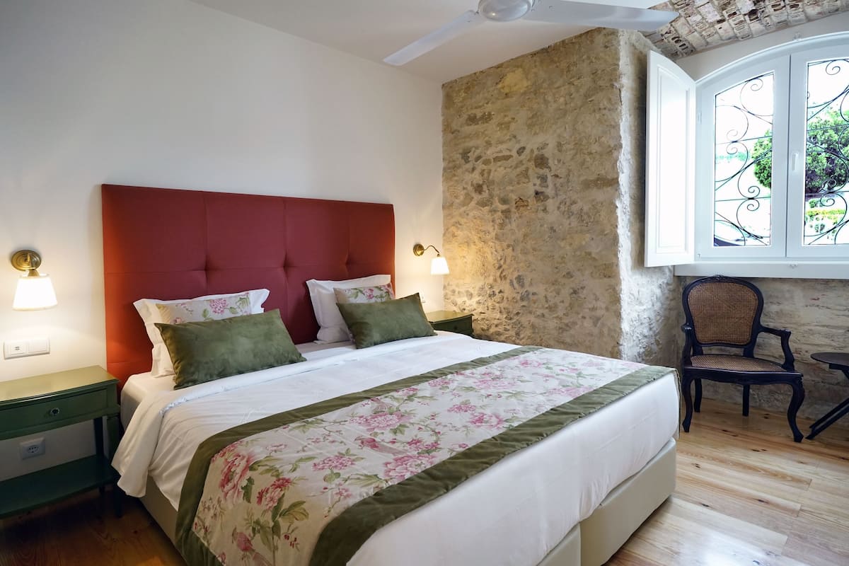 Standard Double or Twin Room (São Bento IV) | 1 bedroom, Egyptian cotton sheets, premium bedding, pillowtop beds