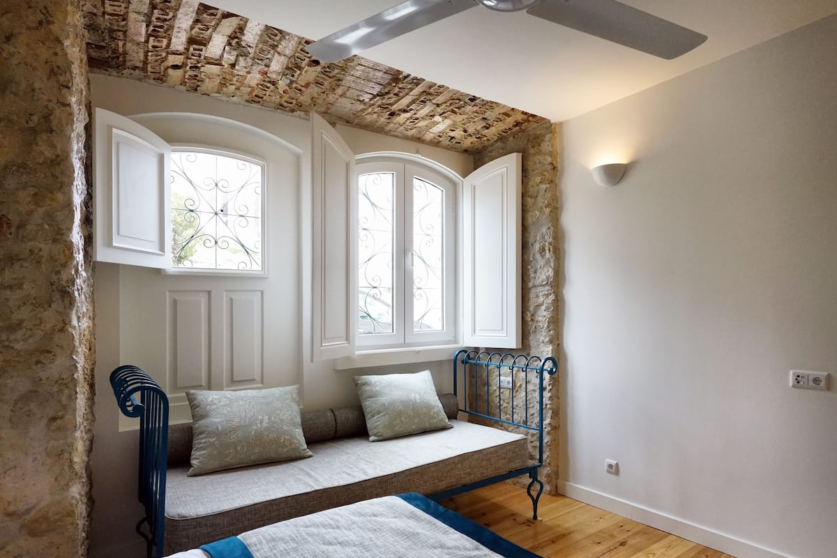 Double or Twin Room (São Bento VI) | 1 bedroom, Egyptian cotton sheets, premium bedding, pillowtop beds