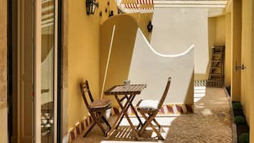 ํ
๋ผ์ค/ํํฐ์ค