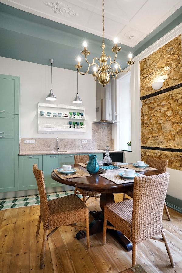 Comfort Apartment, 1 Bedroom (S.Bento III) | In-room dining