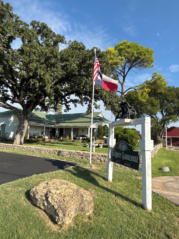 The Old Liberty Schoolhouse B&b - Fort Worth, TX