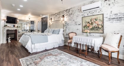 The Old Liberty Schoolhouse B&B