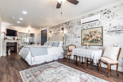 The Old Liberty Schoolhouse B&B