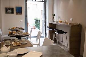 Colazione continentale inclusa, servita tutte le mattine 