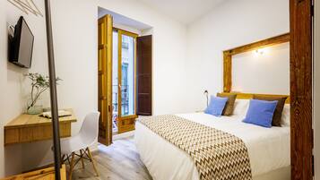 Ropa de cama de alta calidad y escritorio