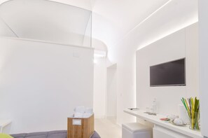 舒适双人房或双床房 | 起居区 | LED 电视