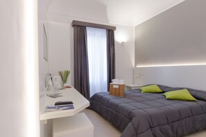 Comfort Double or Twin Room | Minibar, in-room safe, desk, soundproofing - Ortigia Bed and Breakfast (Syracuse)