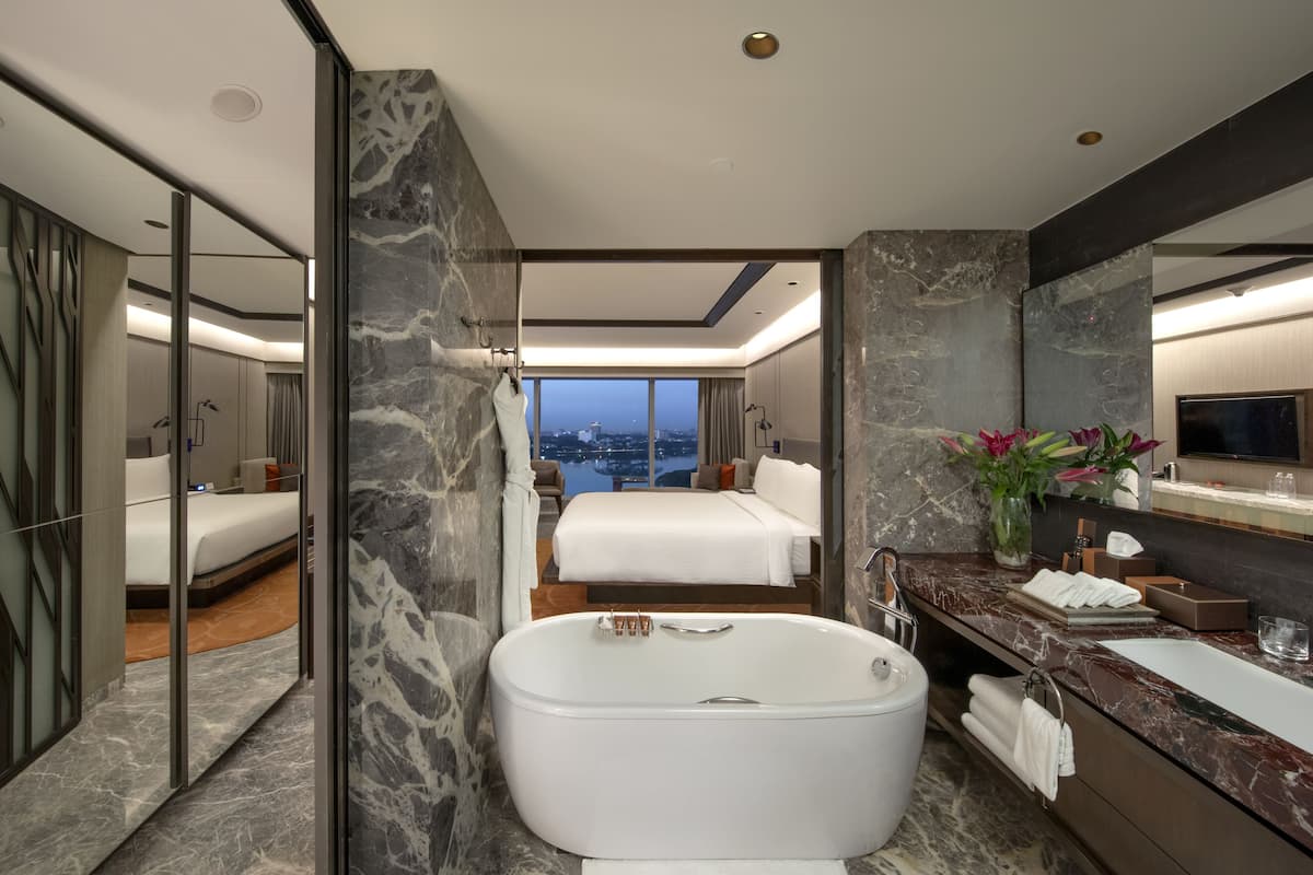 executive room, 1 king bed | bathroom | deep-soaking bathtub, rainfall showerhead, free toiletries, hair dryer