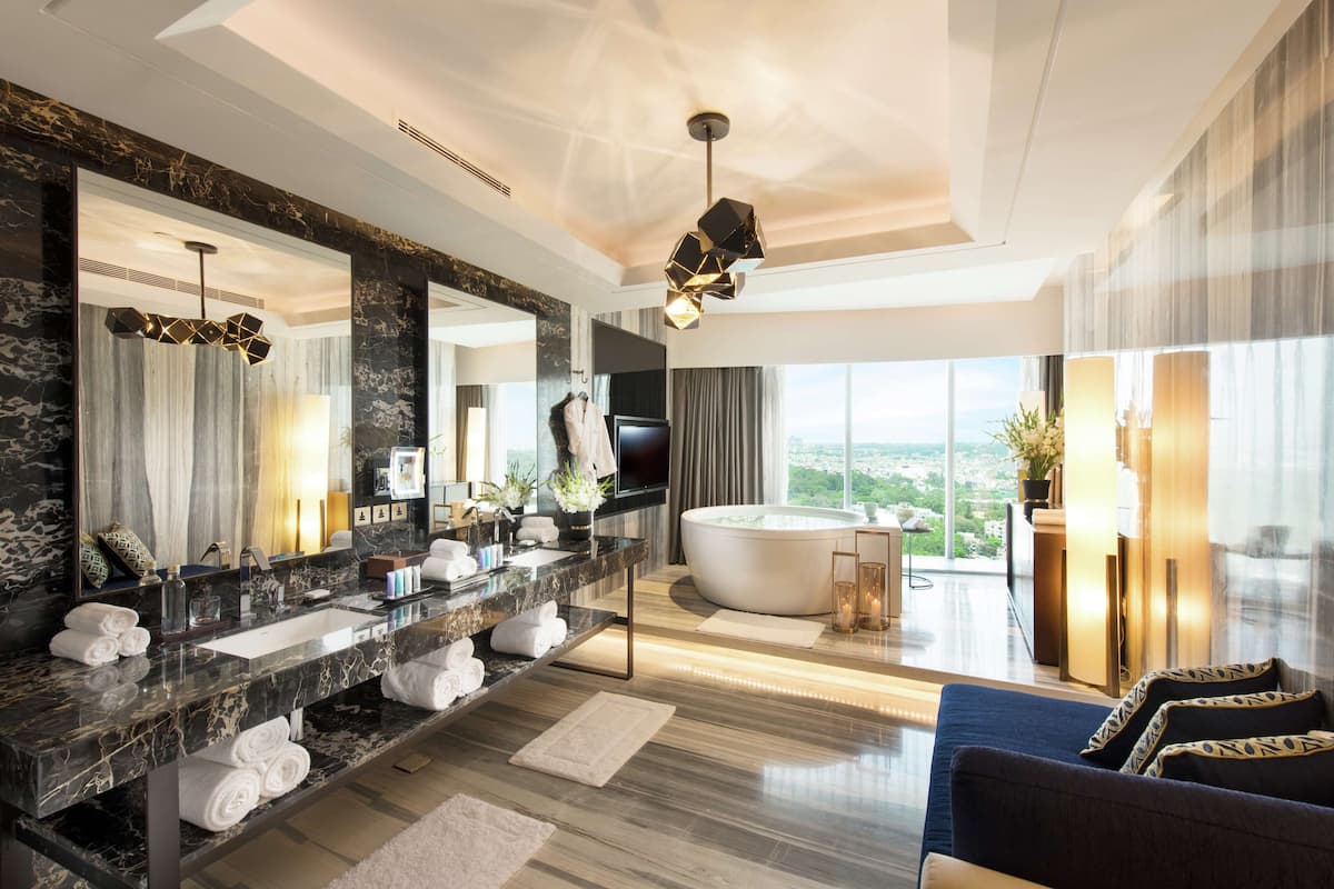 suite, 1 king bed, non smoking  - with executive lounge access | bathroom | deep-soaking bathtub, rainfall showerhead, free toiletries, hair dryer