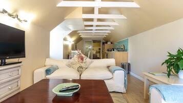 Loft Apartment | Premium bedding, desk, iron/ironing board, free cribs/infant beds